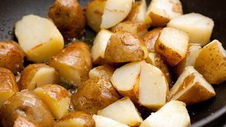 Рецепт картофельного салата с брокколи, мелиссой и тархуном