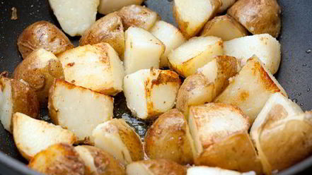 Рецепт картофельного салата с брокколи, мелиссой и тархуном