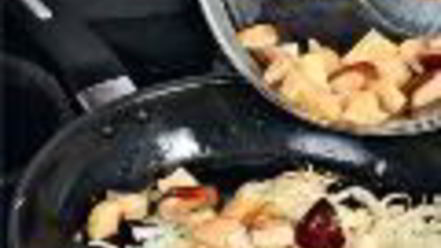 Рецепт картофельного салата с грибами и печеным чесноком