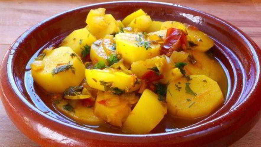 Рецепт картофельного салата с клюквой и яблочным соусом