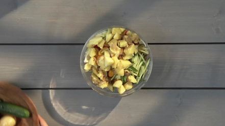 Рецепт картофельного салата с луково-чесночной заправкой