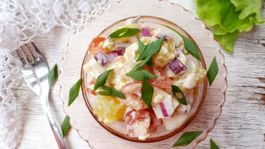 Рецепт картофельного салата с заправкой из икры