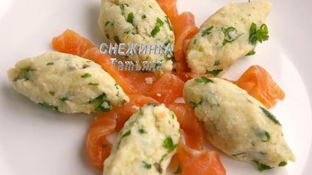 Рецепт салата из картофеля с рикоттой, каперсами и семгой