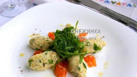 Рецепт салата из картофеля с рикоттой, каперсами и семгой