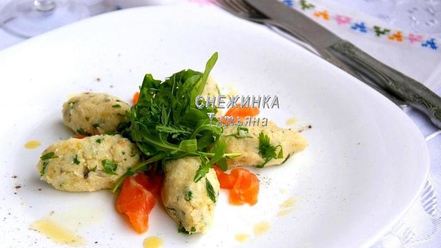 Рецепт салата из картофеля с рикоттой, каперсами и семгой