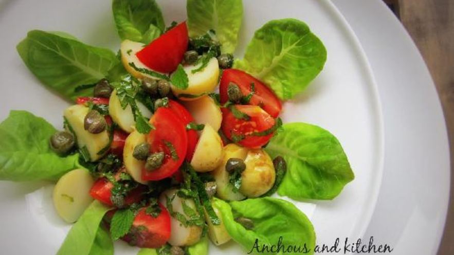 Рецепт салата из молодого картофеля с каперсами и мятой