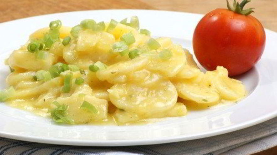 Рецепт салата из молодого картофеля с зеленым луком