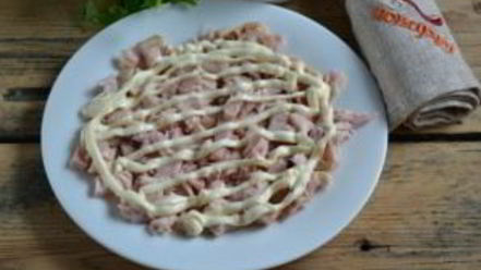 Рецепт салата с картофельной стружкой