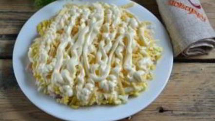 Рецепт салата с картофельной стружкой