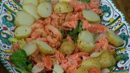 Рецепт салата с молодым картофелем, редисом и кижучем