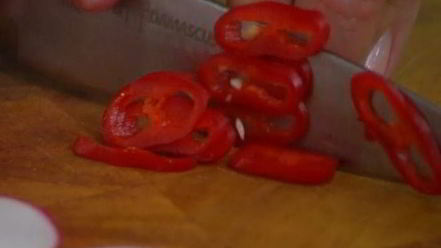 Рецепт салата с молодым картофелем, редисом и кижучем