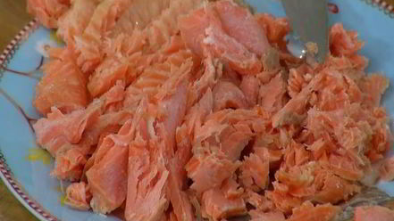 Рецепт салата с молодым картофелем, редисом и кижучем