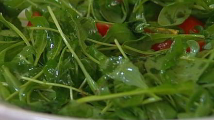 Рецепт салата с запеченным картофелем, беконом и помидорами