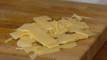 Рецепт салата с запеченным картофелем, беконом и помидорами