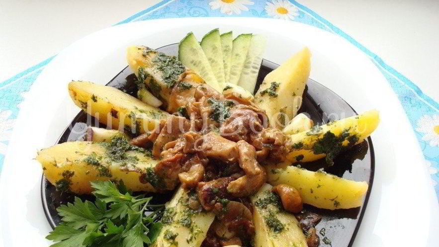 Рецепт теплого картофельного салата с грибами