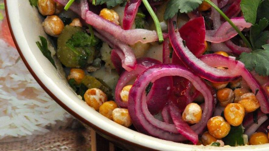 Рецепт теплого картофельного салата с нутом