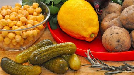 Рецепт теплого картофельного салата с нутом