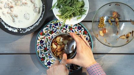 Рецепт теплого картофельного салата со сливочной курицей