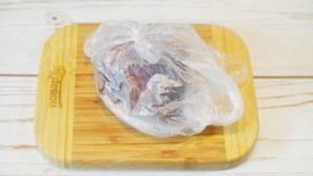 Рецепт крабового салата с жареным перцем и авокадо