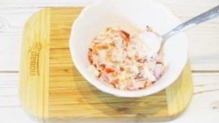 Рецепт крабового салата с жареным перцем и авокадо