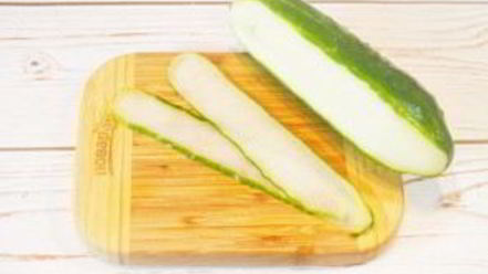 Рецепт крабового салата с жареным перцем и авокадо