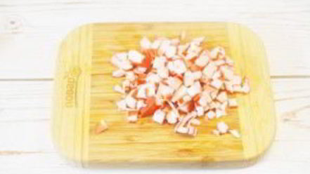 Рецепт крабового салата с жареным перцем и авокадо