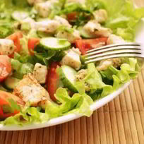 Рецепт Легкого салата из свежих овощей и курицы