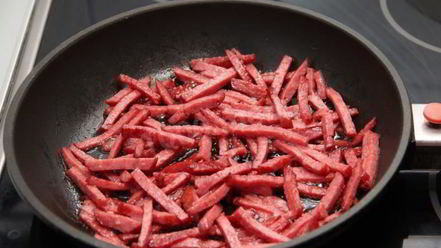 Рецепт легкого салата полянка с колбасой