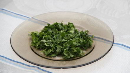 Рецепт легкого салата полянка с колбасой