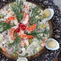 Рецепт Королевского Оливье с отварной телятиной и раковыми шейками