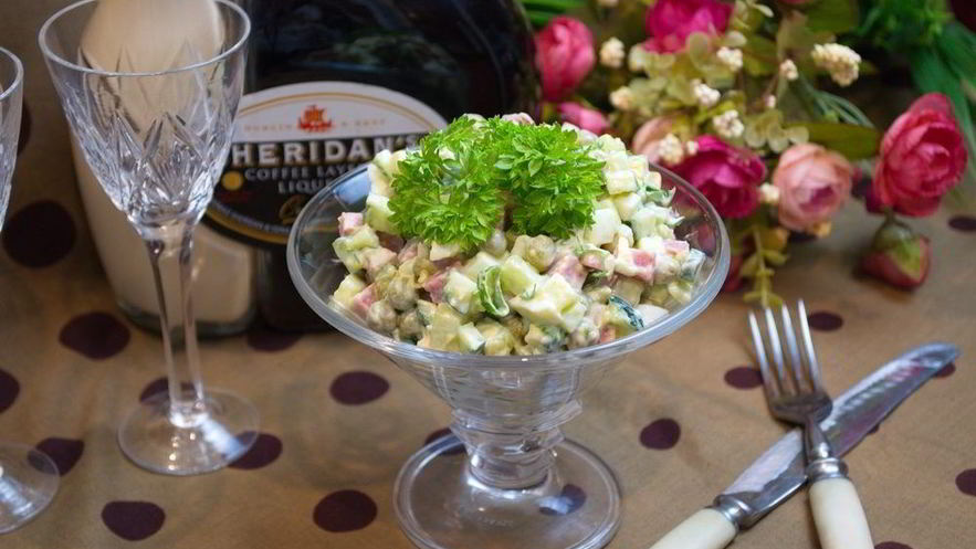 Рецепт оливье классический с колбасой