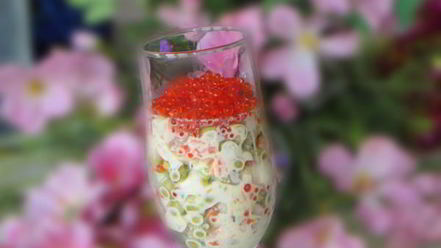 Рецепт оливье с форелью и красной икрой