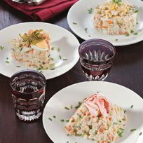 Оливье с крабом и антоновским яблоком