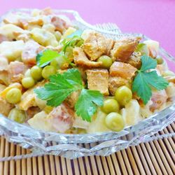 Рецепт Оливье с красной рыбой