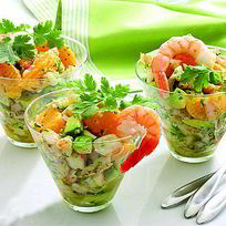 Оливье с креветками и авокадо