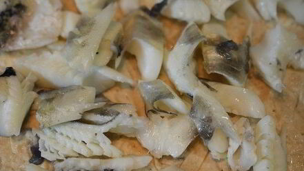 Рецепт оливье с рыбой в рулете