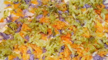 Рецепт оливье с рыбой в рулете