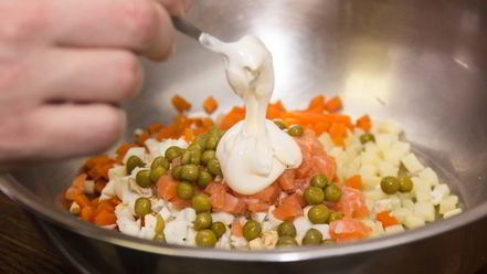 Рецепт оливье со слабосоленой семгой