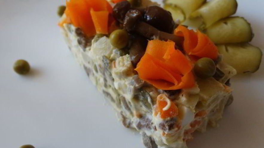 Рецепт салата оливье с грибами