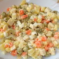 Салат Оливье с кальмарами