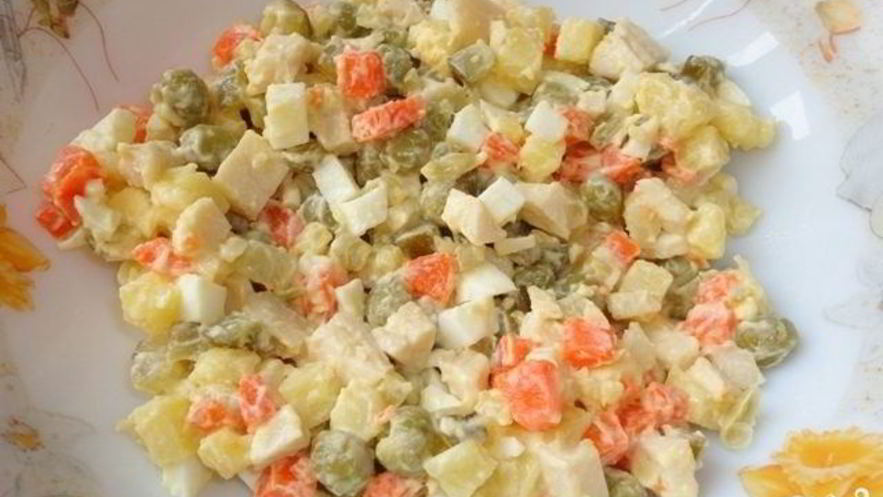 Рецепт салата оливье с кальмарами