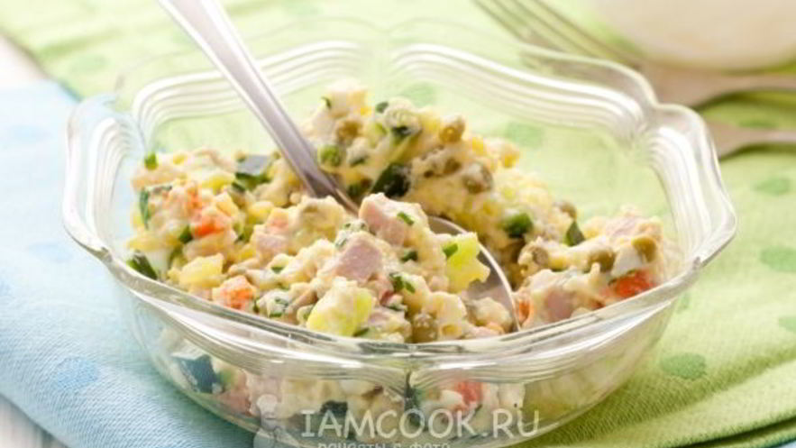 Рецепт салата оливье с колбасой и свежим огурцом