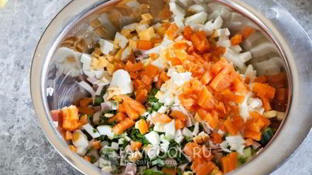 Рецепт салата оливье с колбасой и свежим огурцом