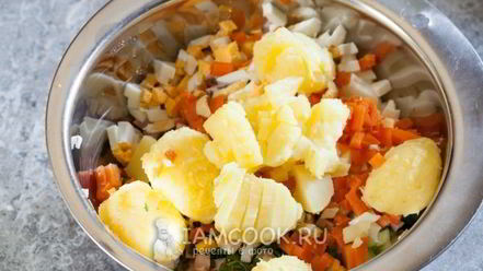 Рецепт салата оливье с колбасой и свежим огурцом