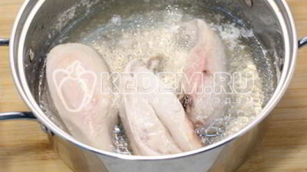 Рецепт салата оливье с курицей и икорной закуской