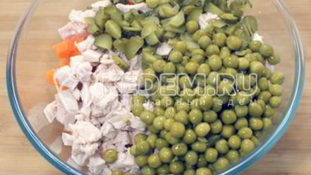 Рецепт салата оливье с курицей и икорной закуской