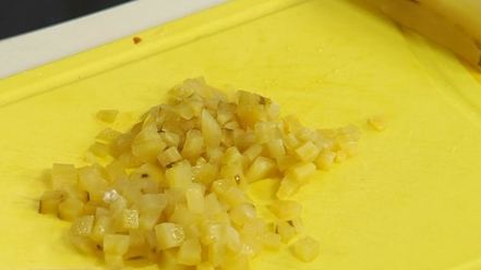 Рецепт салата оливье с раковыми шейками