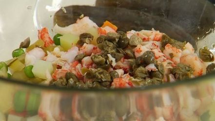 Рецепт салата оливье с раковыми шейками