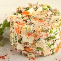 Салат Оливье с семгой