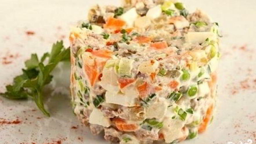 Рецепт салата оливье с семгой